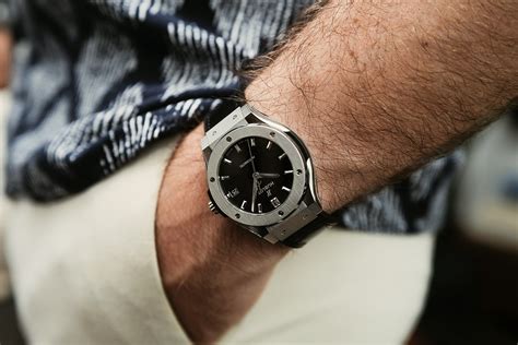 how to wear Hublot watch